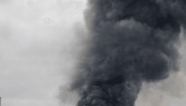 Russians carry out airstrike on Zaporizhzhia district, leaving one killed