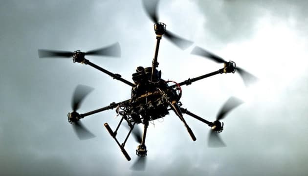 Ukrainian Forces Strike Russian Air Defense Systems and Oil Depot