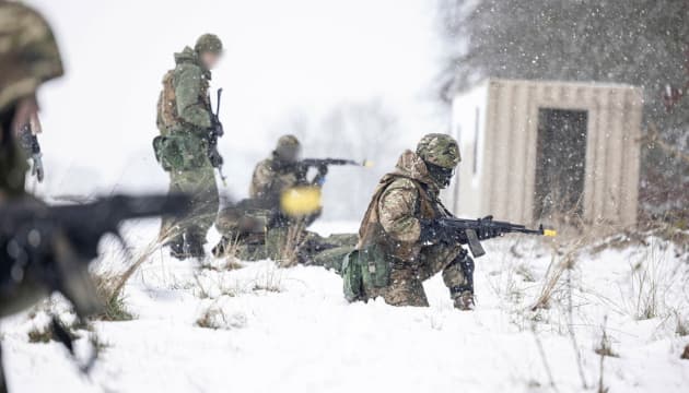 Ukrainian Forces Repel Russian Infiltration Attempts Near Sloviansk