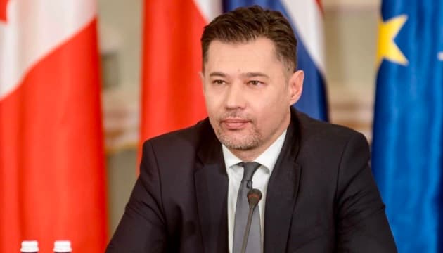 Ukraine's Ambassador to South Africa Refuses to Sign Condolence Book for Khamenei