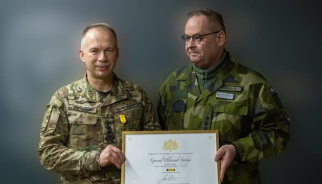 CinC Syrskyi awarded Gold Medal of Swedish Armed Forces