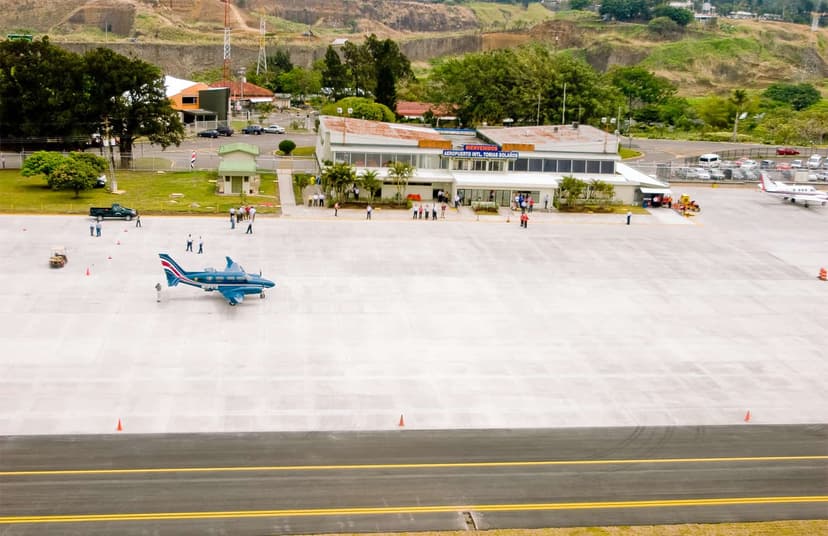 Small Plane Tire Explodes on Landing at Costa Rica Airport