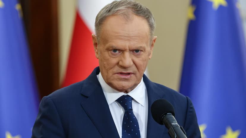 Tusk mówił o "zakutych łbach". Teraz tłumaczy