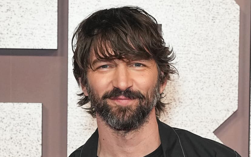 Michiel Huisman Joins NBC’s Dick Wolf Pilot ‘What the Dead Know’