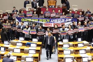 Yet another judicial reform bill passes; NCA minister resigns in protest