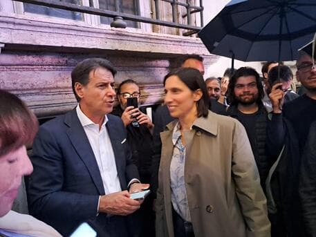 Iran: Schlein says Meloni must report, Conte says 'disaster'