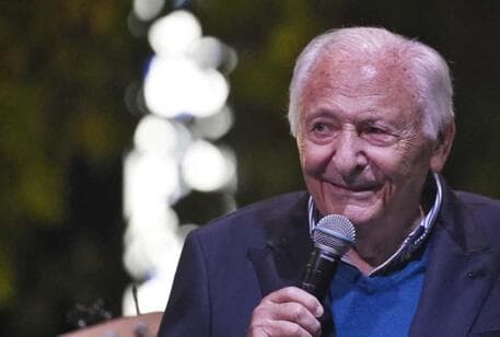 Row erupts after Mogol gets fire-brigade copter from Sanremo to Rome