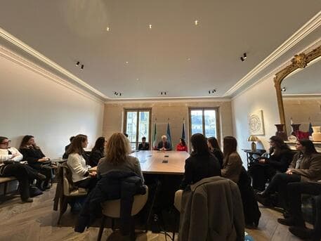 Paris, the Italian ambassador to UNESCO meets with MSOI students