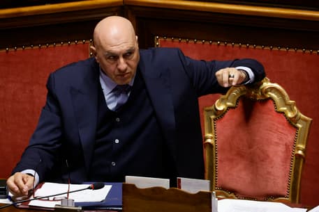 We are on the brink of the abyss says Crosetto