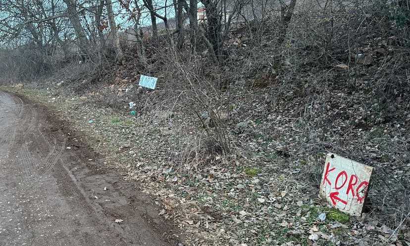 Residents Block Southeastern Albania Road, Install Alternative Route Signage