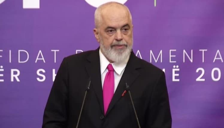 Pas protestës së djeshme, Rama vizitë në ish-rezidencën e diktatorit: Artistët i gjeta të traumatizuar! Turp për gjykatësit që rinxjerrin në rrugë zjarrvënësit