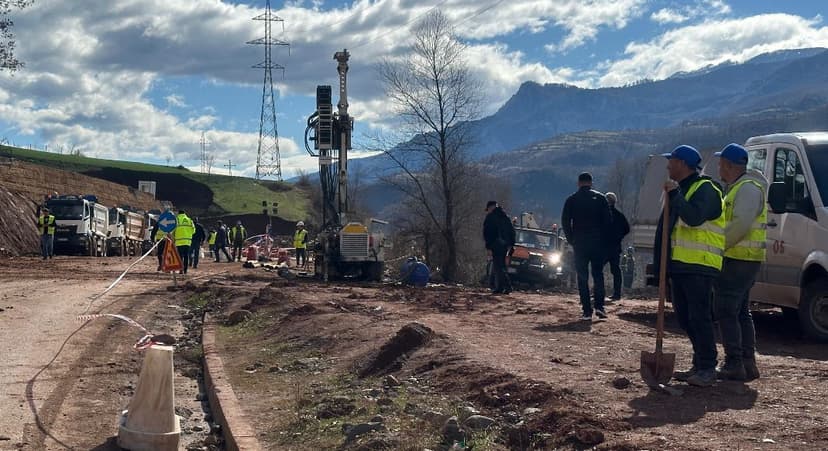 Two Families Evacuated in Albania Due to Landslides and Road Collapse