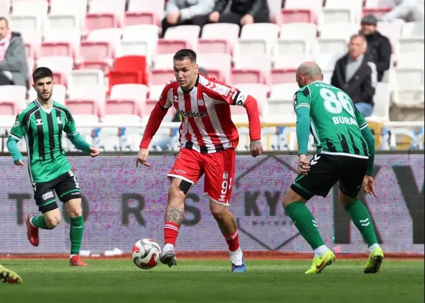 Rey Manaj Shines for Sivasspor with Goal and Assist After Car Accident