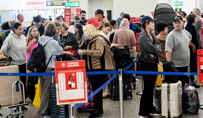 Middle East War Blocks Thousands of People in Bali