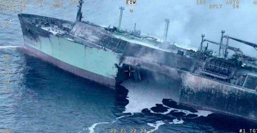 Tankeri rus i LNG-së përfshihet nga flakët në Mesdhe, Moska akuzon Ukrainën për sulm me dron