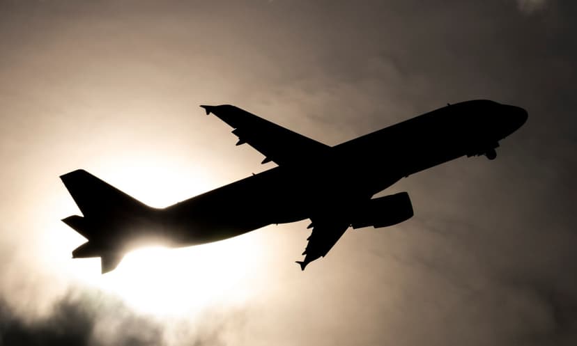 Raketa mbi Dubai! Super të pasurit po paguajnë deri në 350,000 dollarë për t’u arratisur me avionë privatë