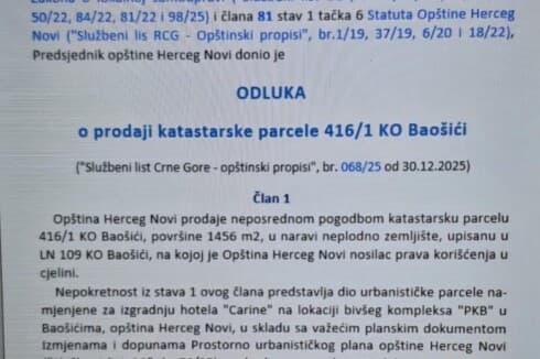 DPS Herceg Novi: Naš grad, naš brod nasukan na ilegalnu plažu