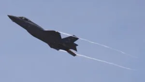 Prva vazdušna borba u 40 godina: Izraelska vojska tvrdi da je njihov F-35 je srušio iranski borbeni avion iznad Teherana