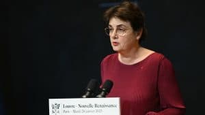 „Strašan propust“: Ko je Lorans de Kar, direktorka Luvra, koja je podnela ostavku?