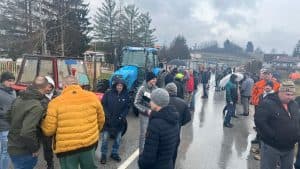 Farmers Block Roads in Serbia, Accuse Minister of Lying