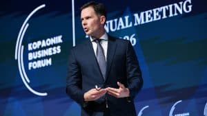 Experts Criticize Serbian Minister Mali's 'Colored Revolution' Claim for Economic Slowdown