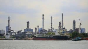 EU Oil Supply Stable, but Middle East Conflict Raises Price Concerns