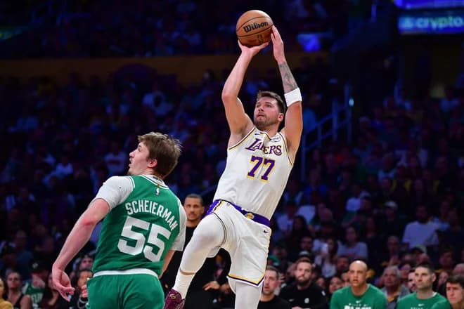 Pat Riley statue unveiled in Los Angeles, followed by Lakers loss