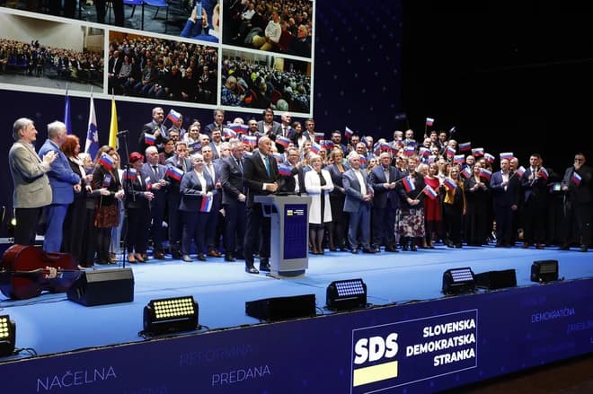 Na konvenciji SDS predvajali prepesnjeno Thompsonovo skladbo