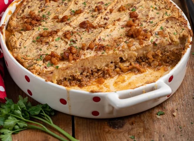 Nedeljsko kosilo: Kmečka pita z matevžem – pastirska klasika po slovensko