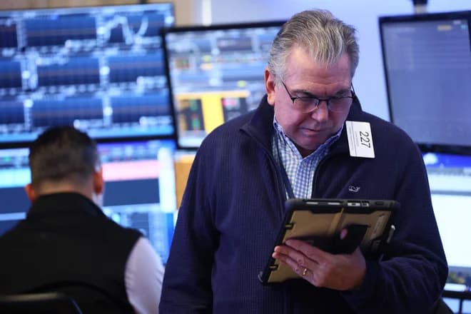 Nafta brent presegla 80 dolarjev za sod, velik zdrs Ljubljanske borze