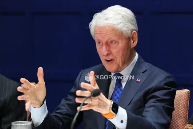 Ameriški kongres objavil videoposnetka zaslišanj Clintonovih