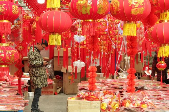 Kitajsko novo leto: rdeči trak za družino, srečo, zdravje