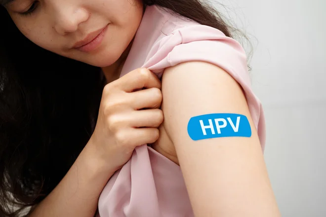 Cepljenje proti HPV je smiselno tudi po 26. letu