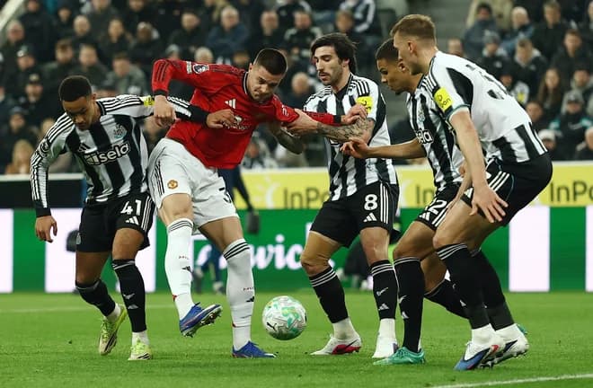Šeško powerless, Carrick experienced his first defeat