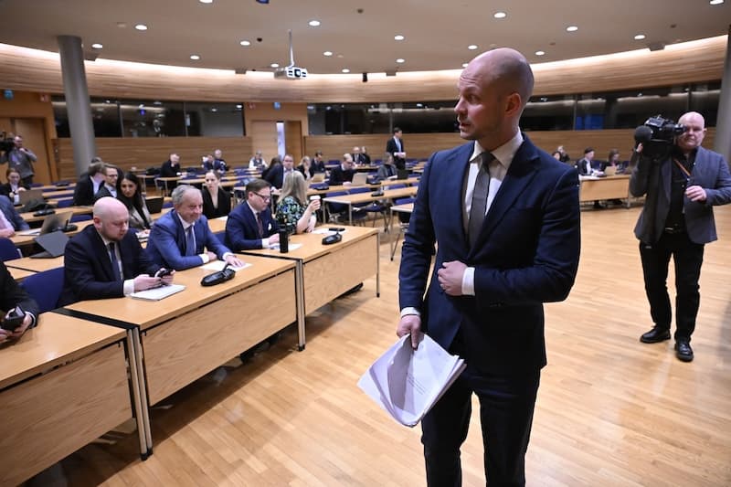 Parties back €8–11bn debt brake plan, Left Alliance opts out