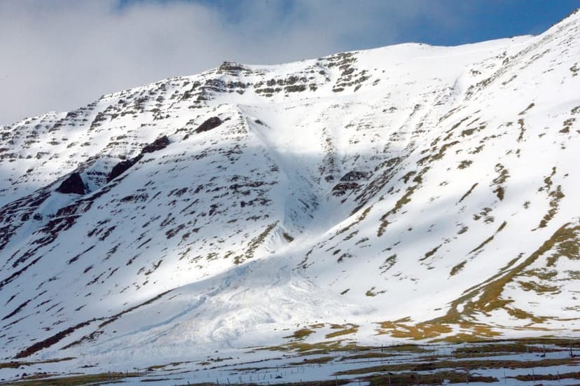 Massive Avalanche Closes Siglufjörður Road in Iceland