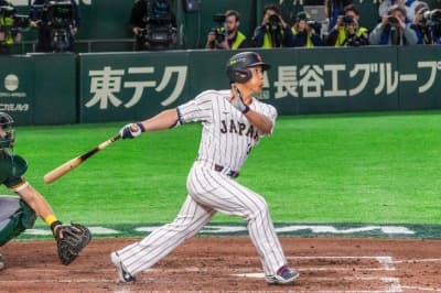  Masataka Yoshida lifts quarterfinal-bound Japan to victory with late two-run homer 