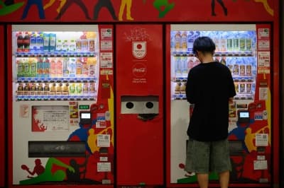 Japan's Vending Machine Industry Faces Decline Amid Competition and Costs