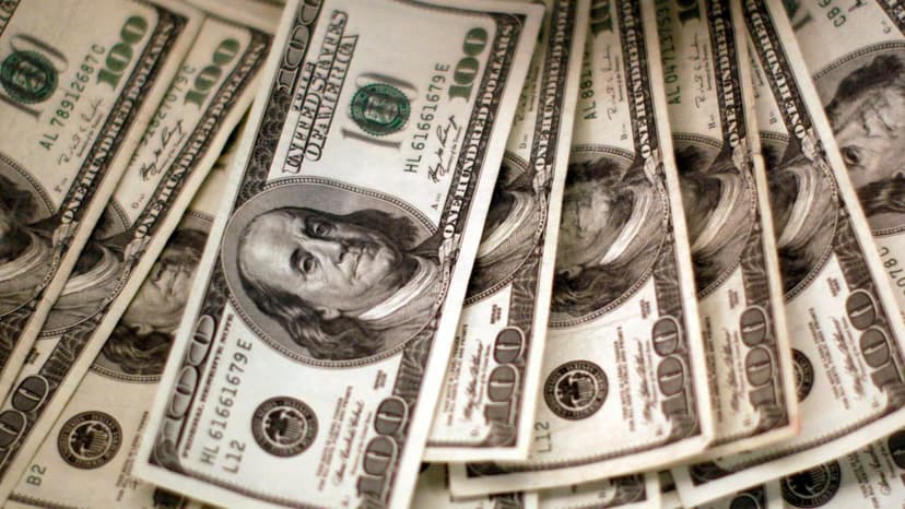 Economists Express Concern Over Potential Decline of US Dollar's Leadership