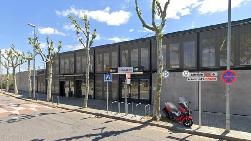 Civil Protection Activates Pre-Alert for Non-Toxic Gas Leak from Train in La Llagosta