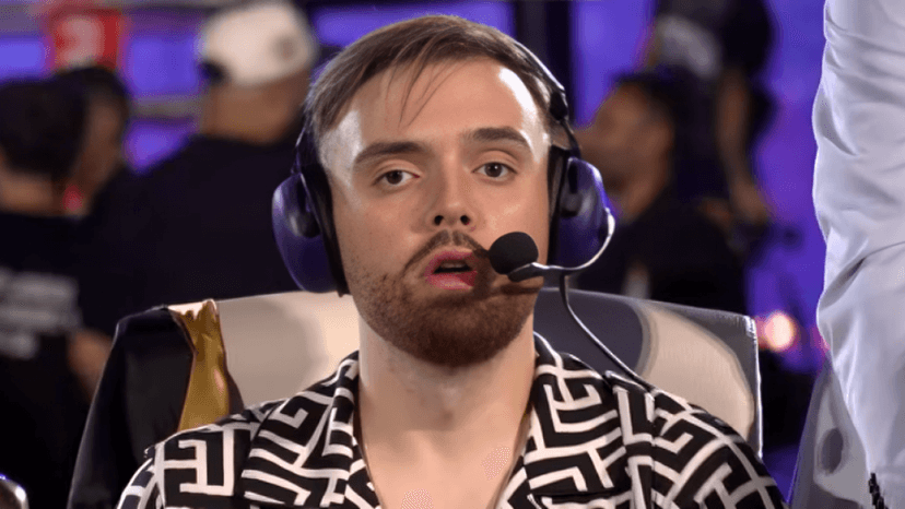 
                                                                                                                                La CNMC expedienta a Ibai Llanos y el streamer bromea con Pedro Sánchez
                                                                                                                            