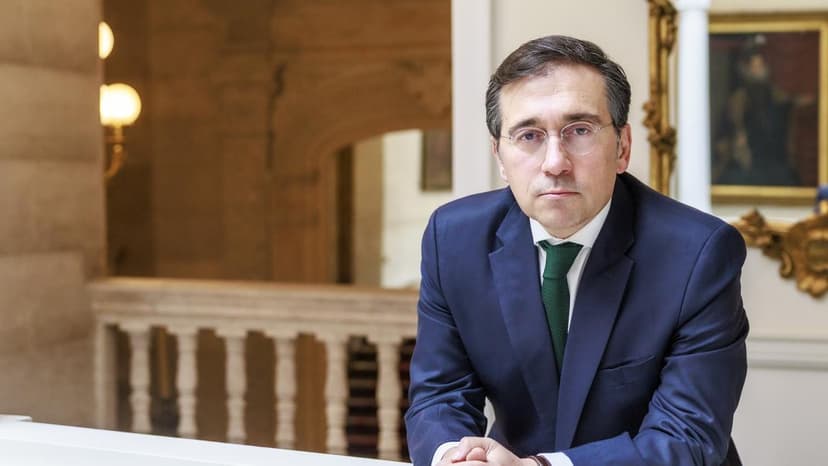 
          Albares traslada a sus homólogos de Oriente Medio el compromiso firme de España con la paz
      