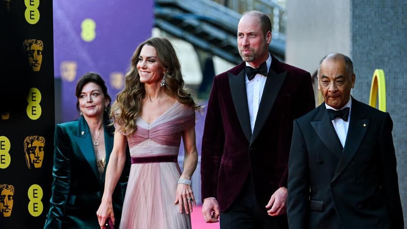 
                                                        El príncipe Guillermo y Kate Middleton no fallan a su cita con los premios BAFTA
                                                    