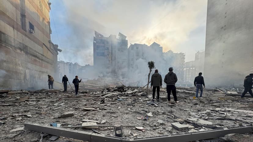 
                    El destino de los ayatolás se cruza con el nuestro
                