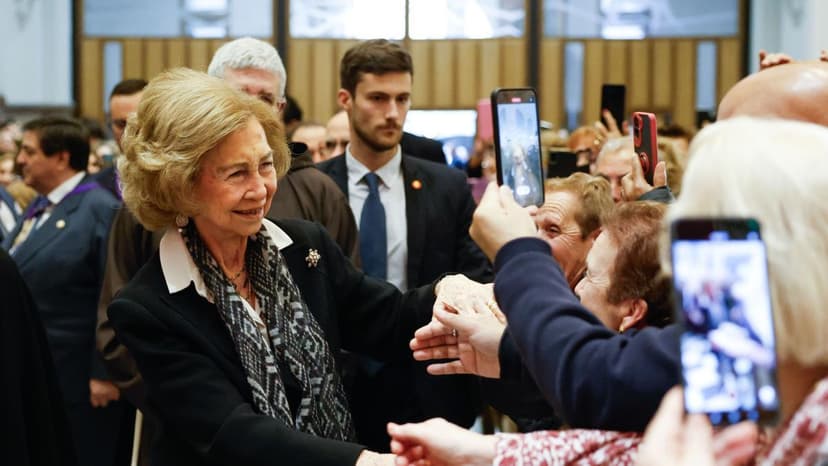
                                                                                                                                        La reina Sofía cumple con el rito de venerar el primer viernes de marzo al Cristo de Medinaceli
                                                                                                                                    