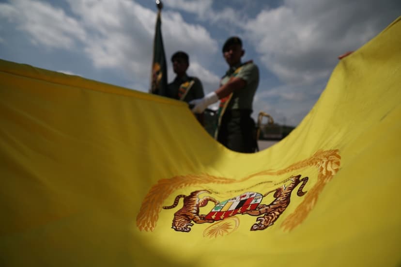 King honours fallen soldiers, offers prayers for their souls on Army Day