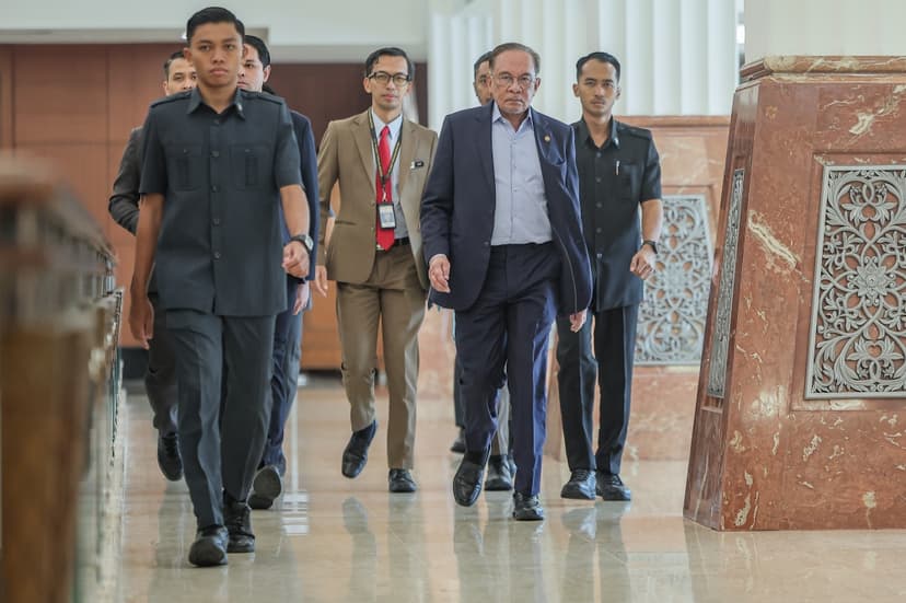 Malaysian PM Anwar Calls for Transparent Probe into MACC Chief