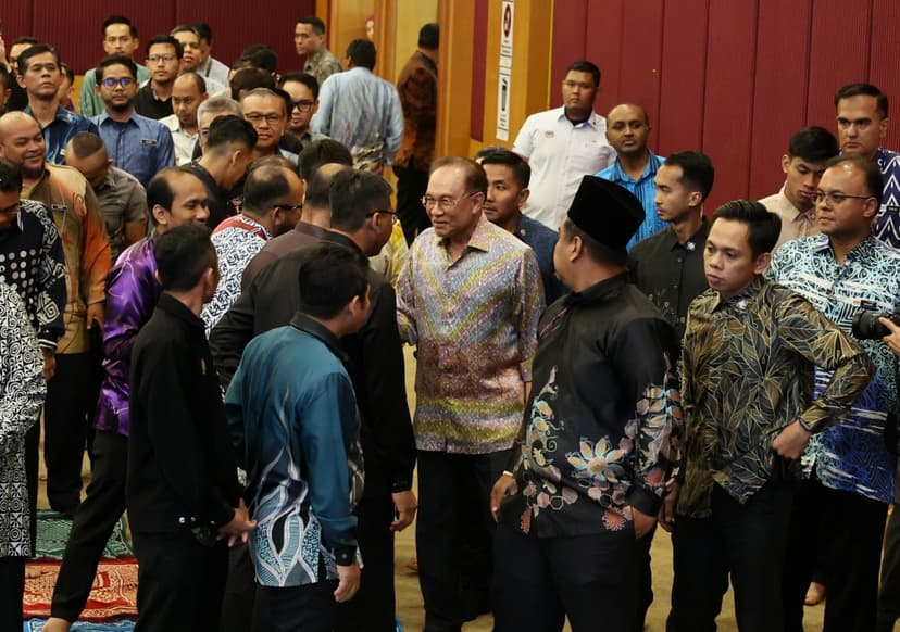 Anwar joins Agriculture Ministry staff at Ihya’ Ramadan programme