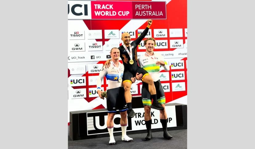 Anwar congratulates Azizulhasni after keirin gold at UCI World Cup in Perth