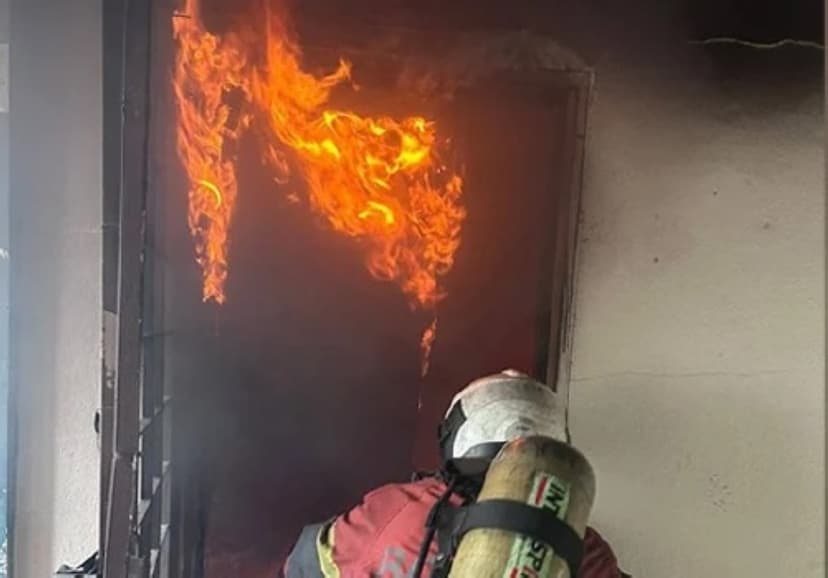Firefighters Rescue Children from Blazing Apartment in Petaling Jaya